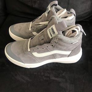NWOT Vans high top 6M 7.5 W